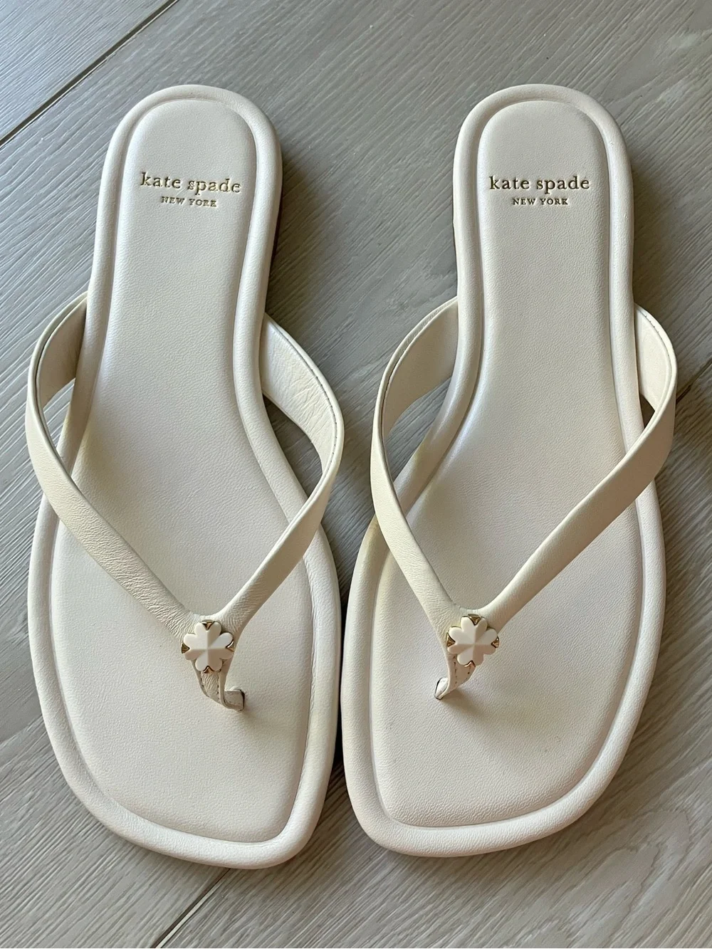 NWT Kate Spade Flower Smooth Leather Flip-Flop (Taro Milk) Size 7